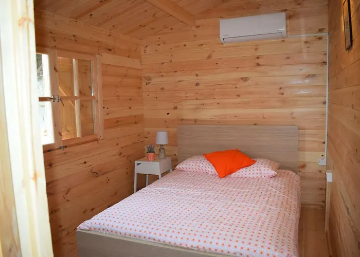 Cyprus Glamping Park * Agios Theodoros
